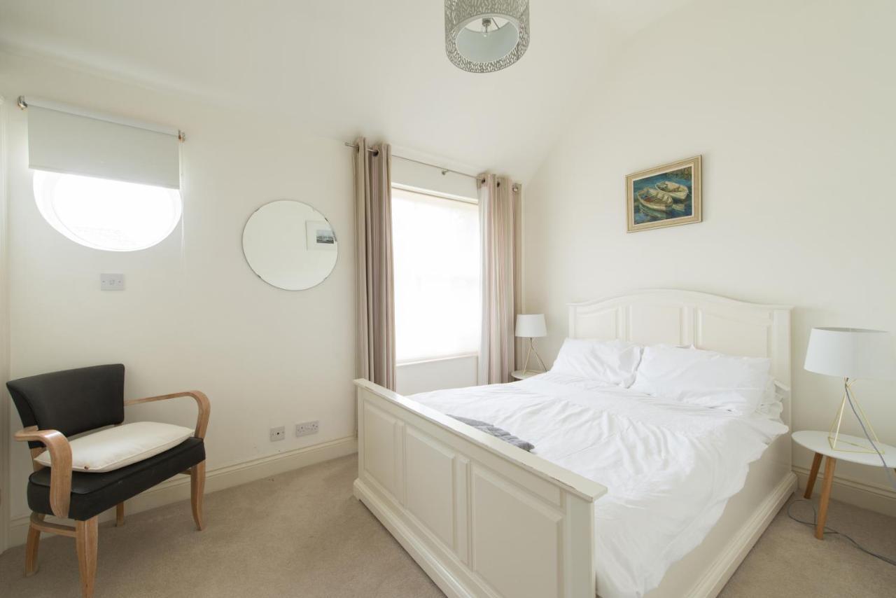 My Place Go - Cirencester Bagian luar foto