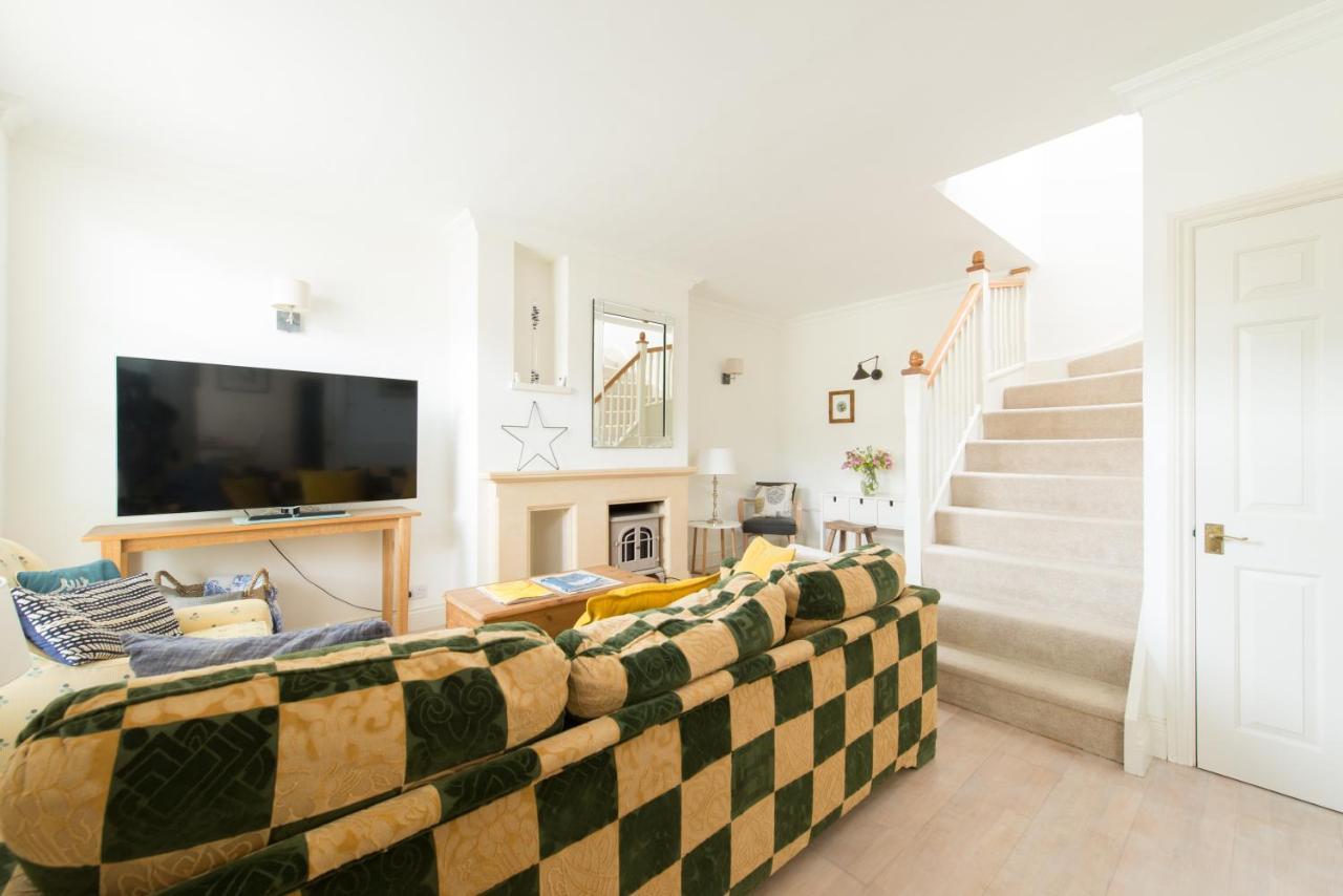 My Place Go - Cirencester Bagian luar foto