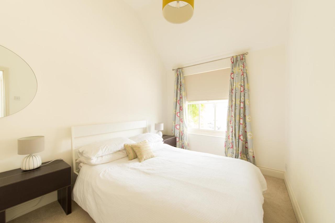 My Place Go - Cirencester Bagian luar foto